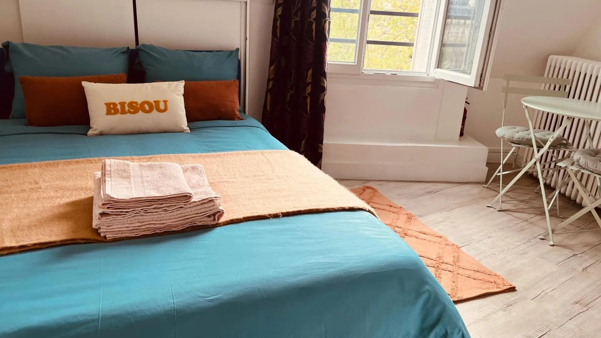 Homestay Place Equipe Au Coeur De Paris Avec Vue Sur L'Arc De Triomphe Et La Tour Eiffel