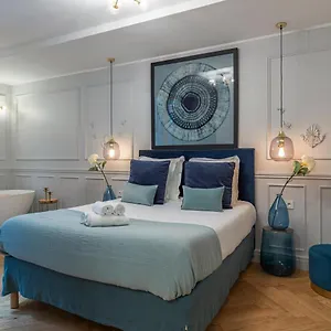 The Blue Pearl Paris