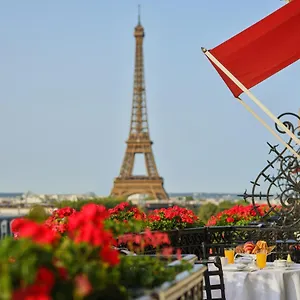 Plaza Athenee - Dorchester Collection Párizs